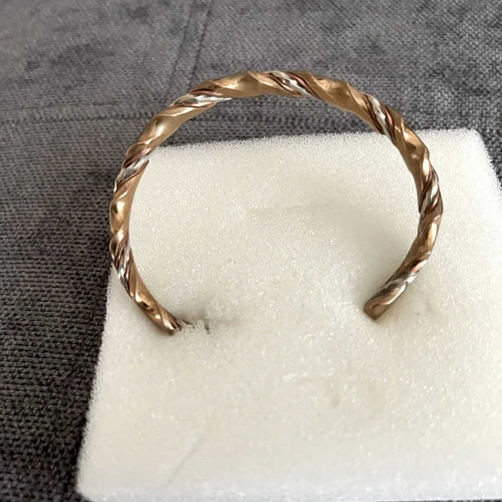 RARE FIND
Vintage Sergio Lub  mixed metal twist cuff bracelet - Picture 6 of 7